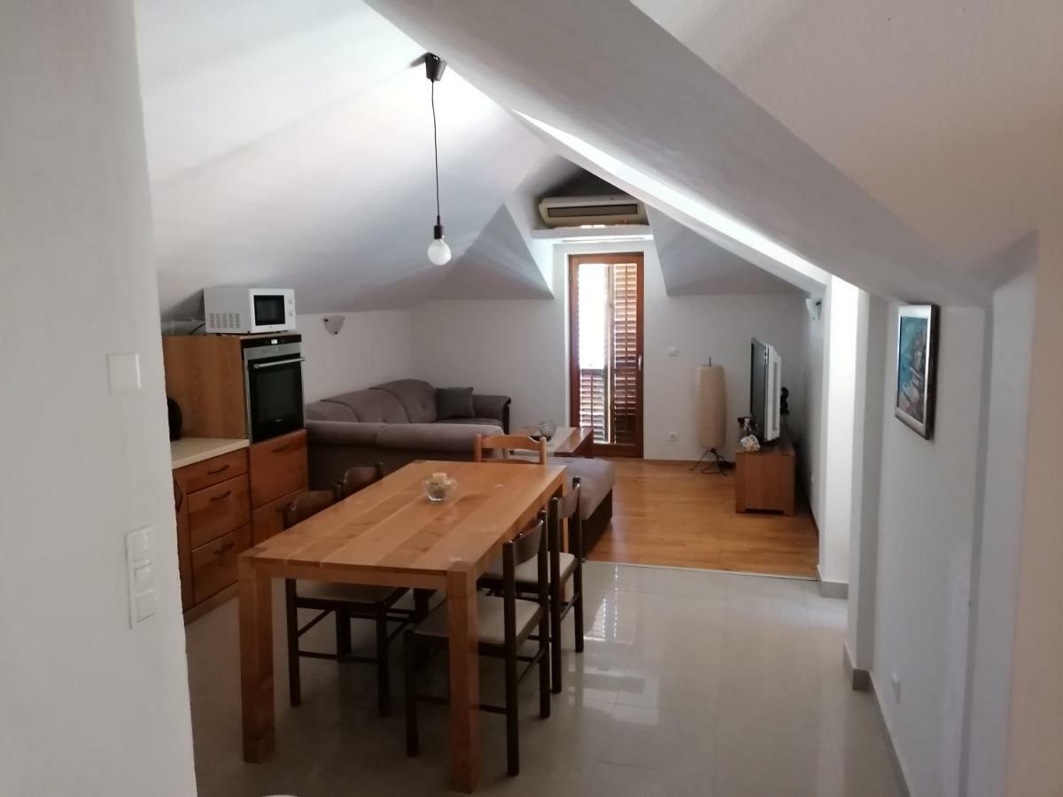 Apartment Aleksandar Tivat Eksteriør billede